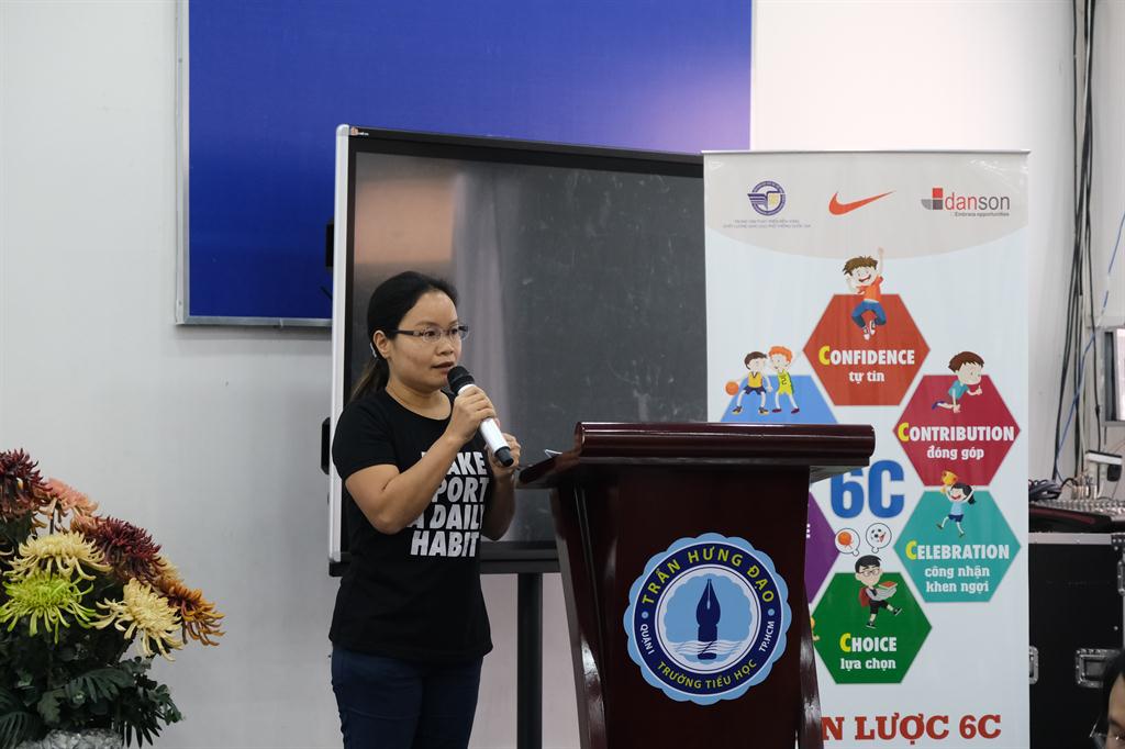 Bà Vũ Thị Hương Giang, Giám đốc đối ngoại Nike Việt Nam phát biểu tại buổi tập huấn